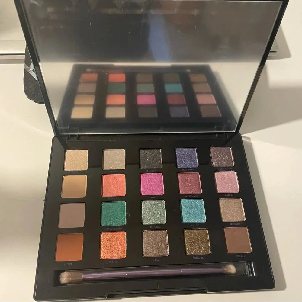 New Urban Decay Vice 4 Eyeshadow Palette - Rare Sold Out Discontinued Vice4 - Picture 2 of 4
